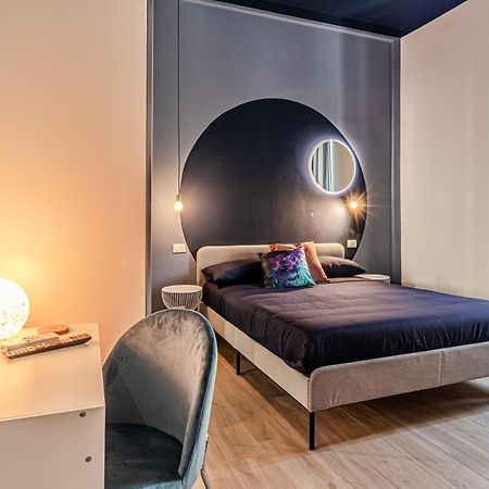 Moonlight Stylish Central, Hospital & Station Ливорно Экстерьер фото